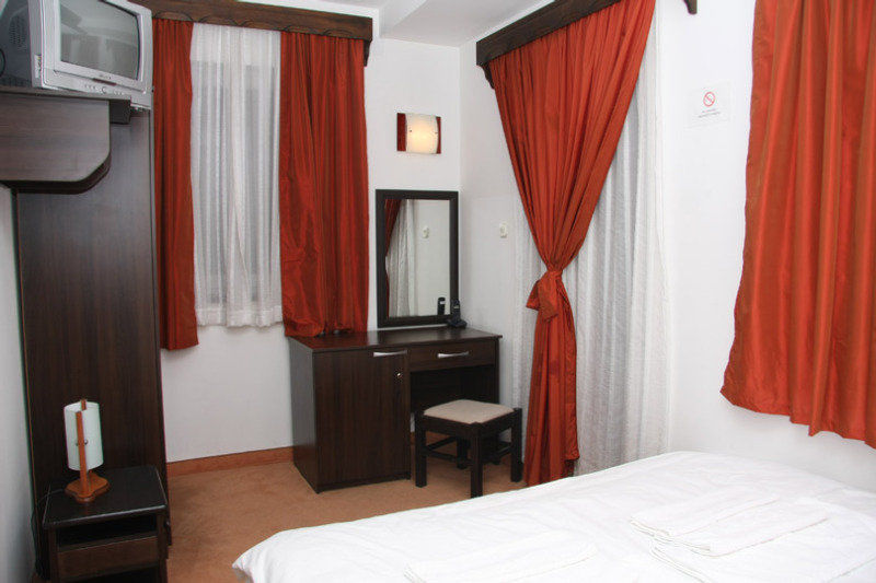 Hotel Manastir Berovo Rum bild